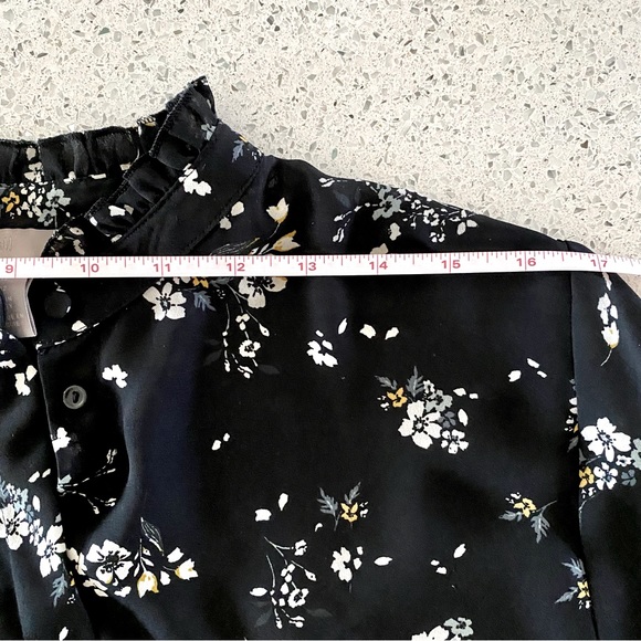 Delicate Floral Pattern Button-up Top - Picture 12 of 12